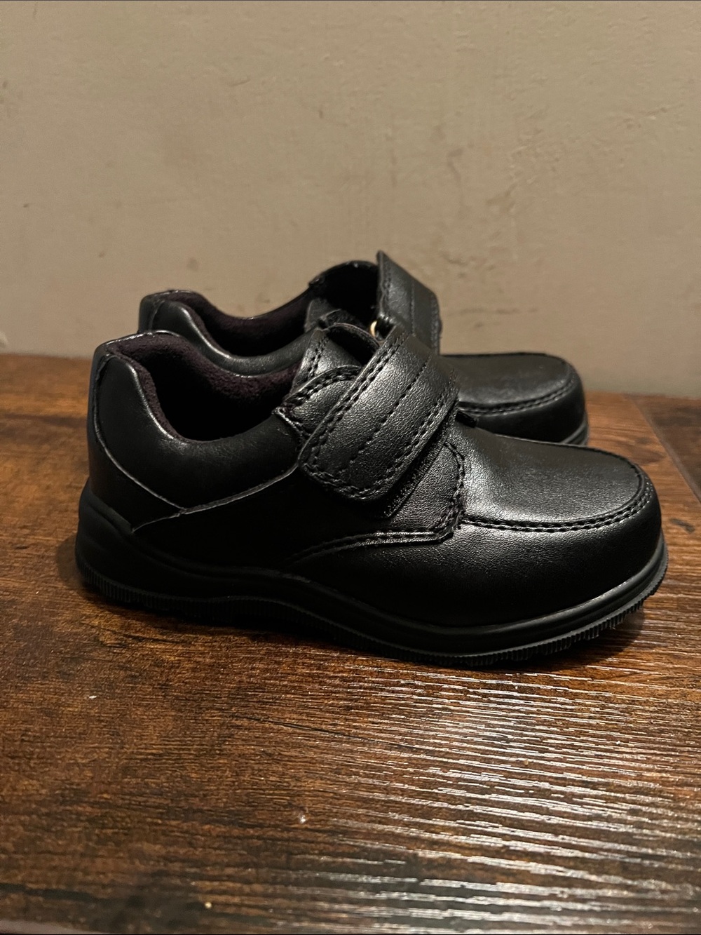 The Children’s Place boys dress shoes size 10 - Picture 2 of 5